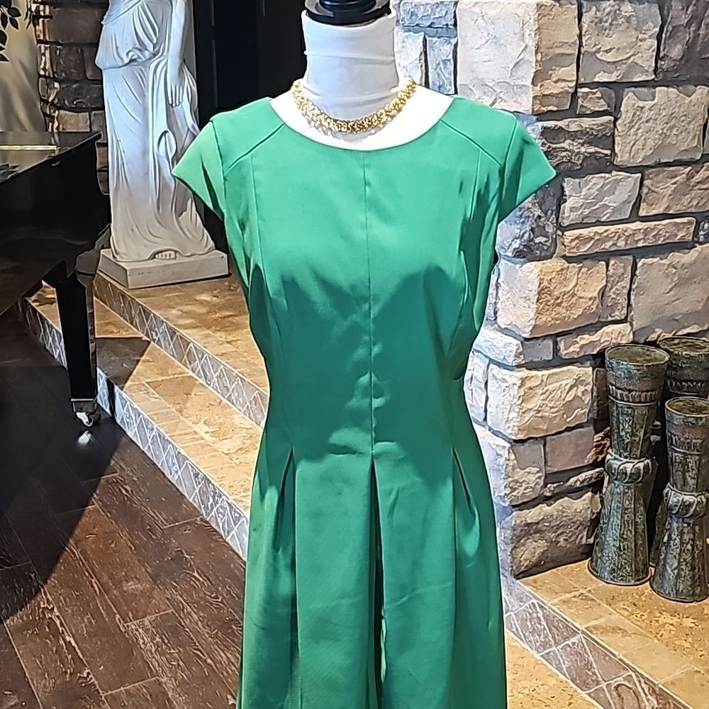 Emerald green fit n flare dress by Dressbarn size 14 - Picture 2 of 12